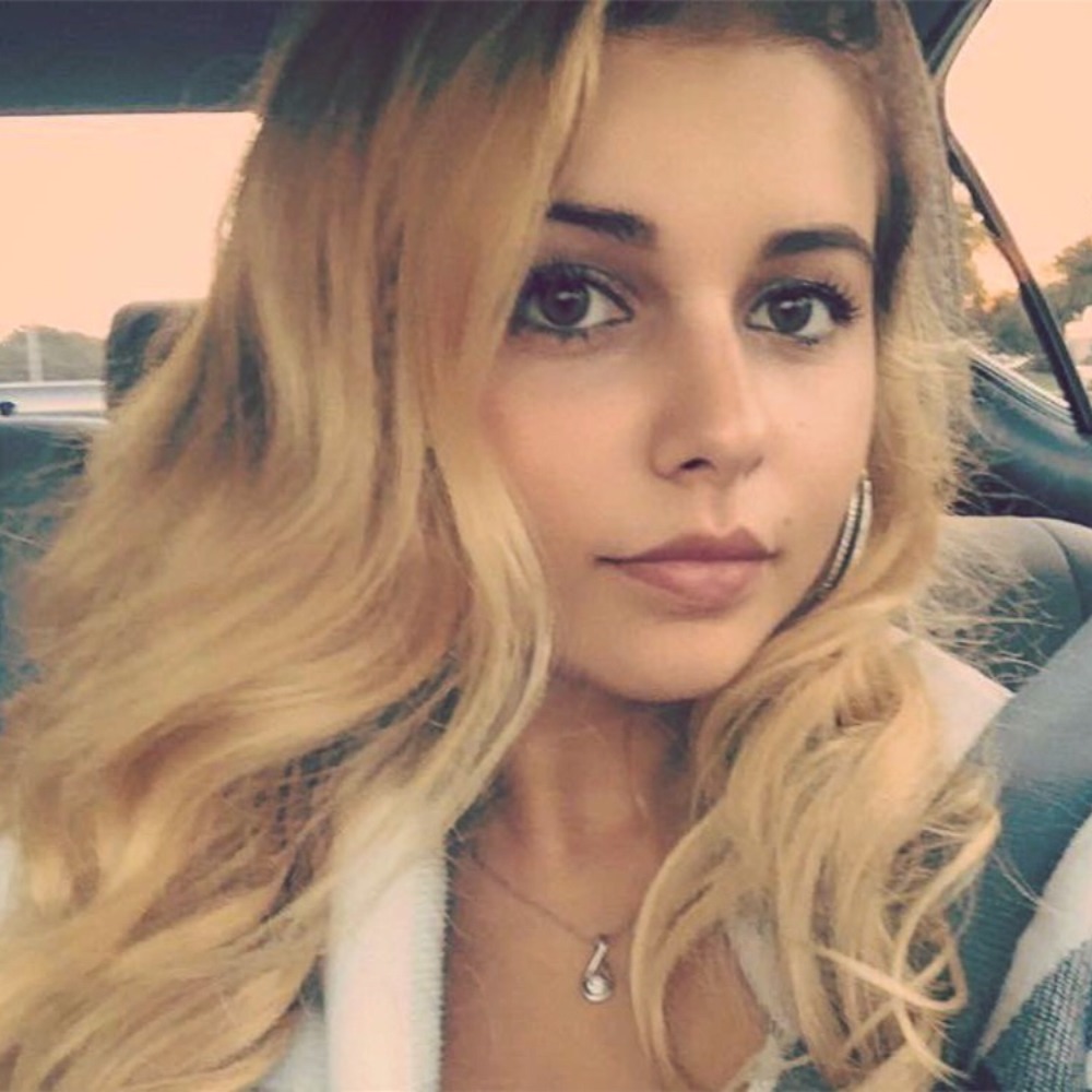 Meet your Posher, Adelina